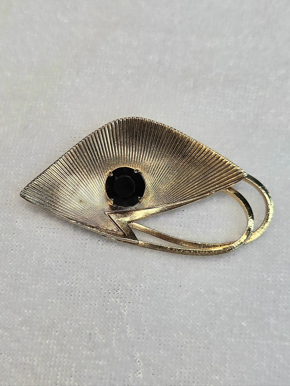 Vintage 80s Geometric Fan-like Gold-tone Black Rhinestone Brooch / Pin